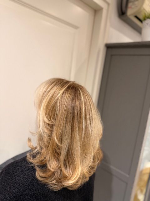 Goudblonde bob met volume